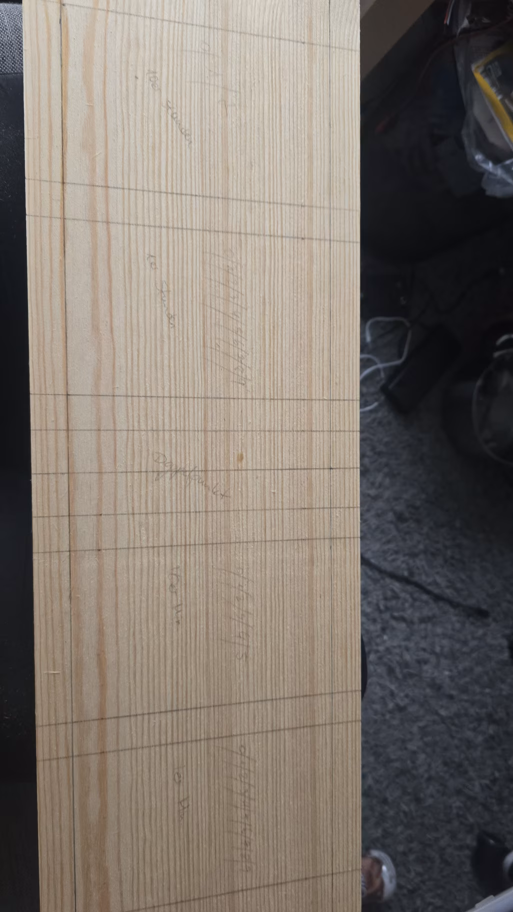 Holzbrett mit Markierungen für die Segmente